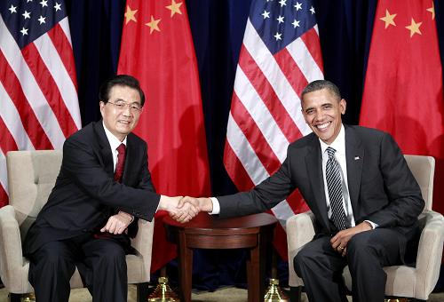 11月12日,中国国家主席胡锦涛同美国总统奥巴马在美国夏威夷州首府檀香山举行会晤。新华社记者 鞠鹏 摄